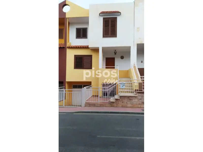 Casa adosada en venta en Calle Milano